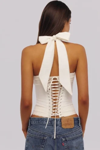 Top blanco de algodón con cuello halter de Cosette