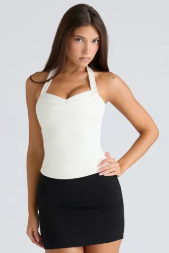 Top corsé con cuello halter Peekaboo en color marfil
