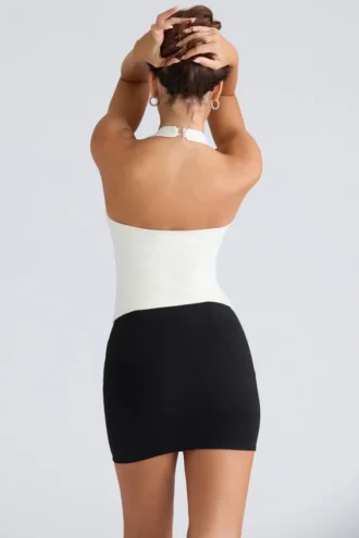 Top corsé con cuello halter Peekaboo en color marfil