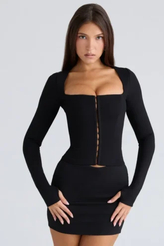 Top corsé negro de manga larga con escote balconette