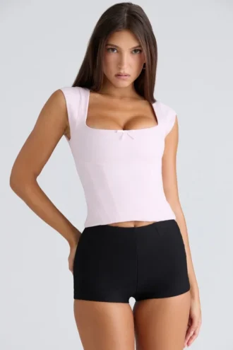 Top corsé rosa con mangas casquillo