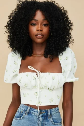 Top corto con mangas abullonadas y estampado floral marfil «Arianna»
