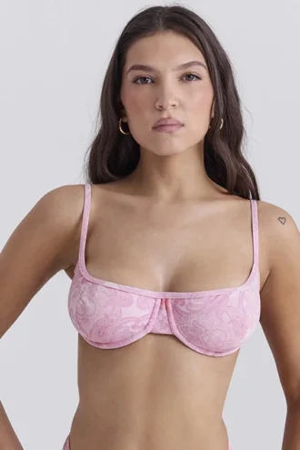 Top de bikini con aros Antibes en estampado de cachemira rosa