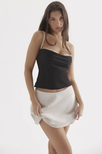 Tops con aros Eli en negro y blanco roto