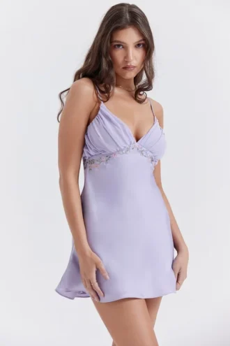 Vestido Christa bordado en color lavanda