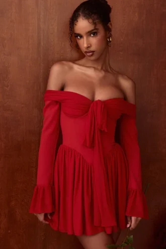 Vestido con hombros descubiertos Alana Scarlet