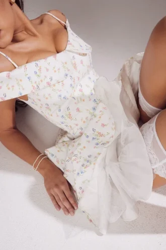 Vestido de corsé «Elida» con estampado de ramilletes blancos