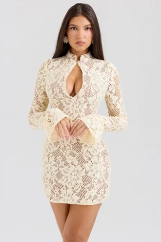 Vestido de encaje con abertura en la espalda Brianna Buttermilk