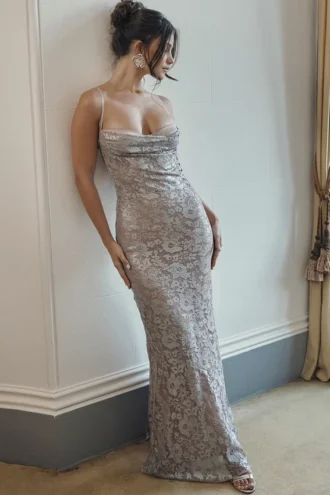 Vestido de Fiesta largo con godets de encaje azul hielo «Azzurra»