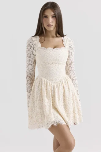 Vestido de manga larga de encaje color crema «Fae»