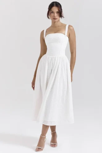 Vestido de Verano blanco con bordado inglés de Vivien