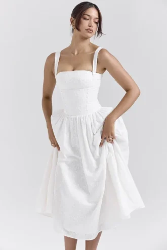 Vestido de Verano blanco con bordado inglés de Vivien