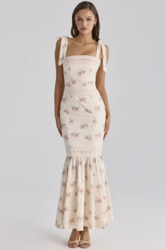 Vestido largo «Alessina» de algodón y encaje con estampado de rosas vintage en color marfil