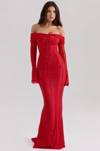 Vestido largo Belle rojo de encaje floral con hombros descubiertos