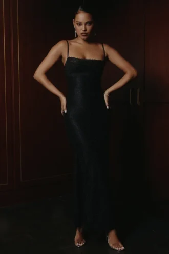 Vestido largo «Calla» con adornos de perlas negras