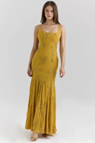 Vestido largo con adornos dorados y bordado a mano Rosalia