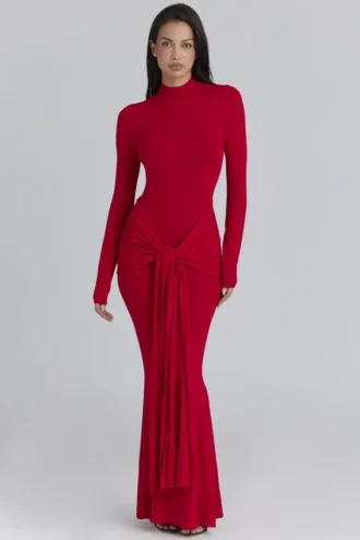 Vestido largo con drapeado en la cadera Imogen en rojo escarlata