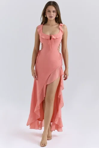 Vestido largo con volantes de georgette coral «Aloura»
