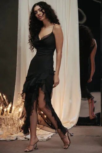 Vestido largo con volantes Malila en negro