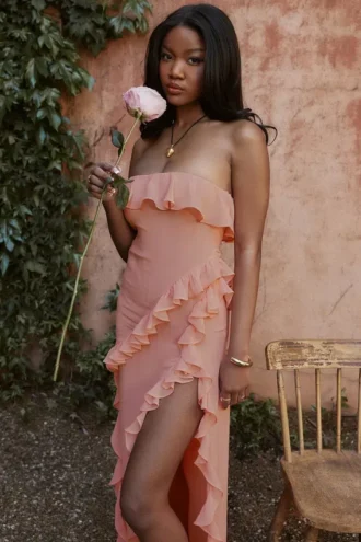 Vestido largo con volantes Sarina en color albaricoque