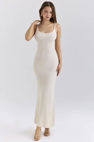 Vestido largo Dara en color crudo con bordados de rosas