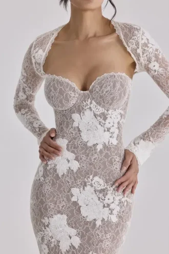 Vestido largo de encaje bordado «Lucienne» en color marfil – Edición limitada