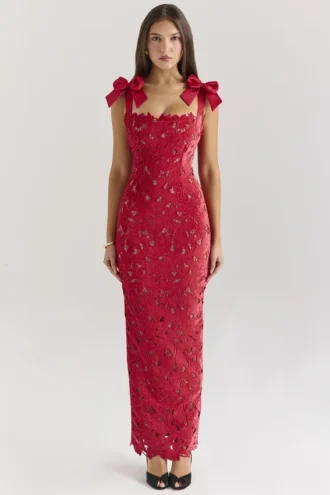 Vestido largo de encaje y terciopelo rojo Tiff Holly