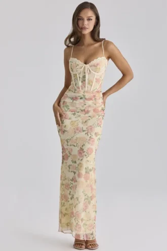 Vestido largo de malla con estampado floral en color melocotón de Calista
