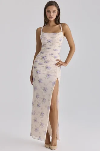 Vestido largo de malla elástica con estampado de peonías de Lini en color marfil