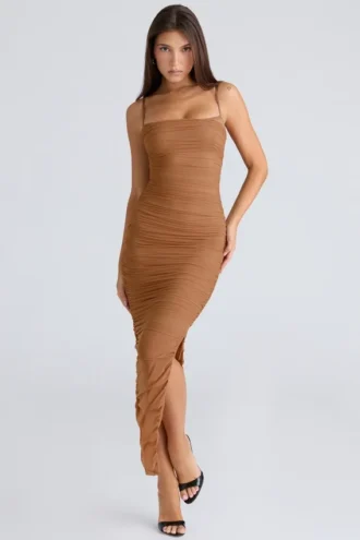 Vestido largo de malla elástica fruncida «Fornarina» en color tostado