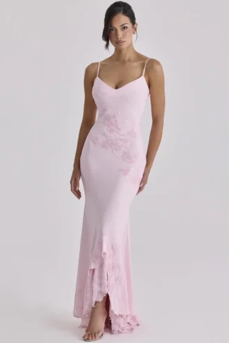 Vestido largo de satén rosa con adornos bordados a mano de Anastelle