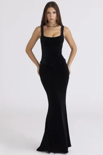 Vestido largo de terciopelo negro Yasmina con corte de reloj de arena – Edición limitada