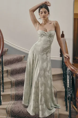 Vestido largo «Seren» con espalda de encaje floral en color pistacho
