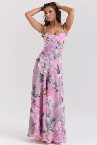 Vestido largo «Seren» con estampado floral rosa y espalda de encaje